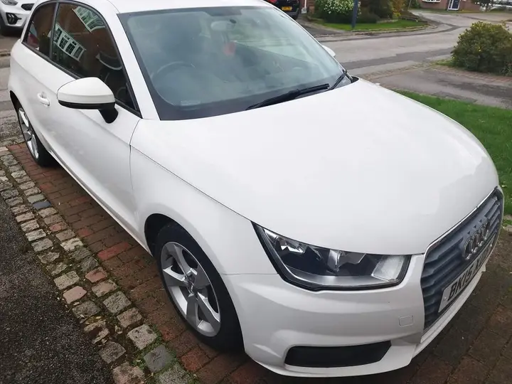Audi A1 2015 photo 2