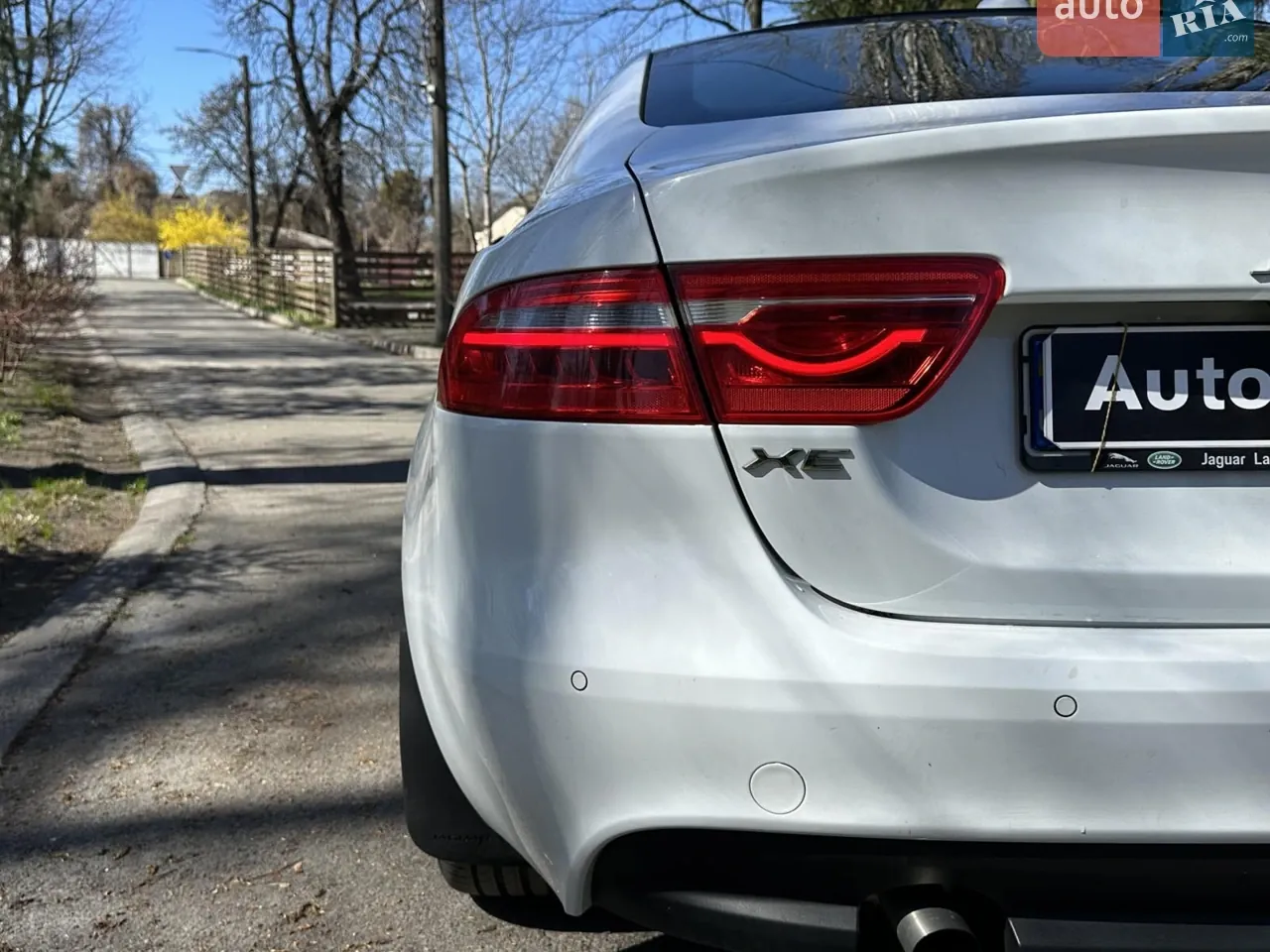 Jaguar Xe 2015 photo 5