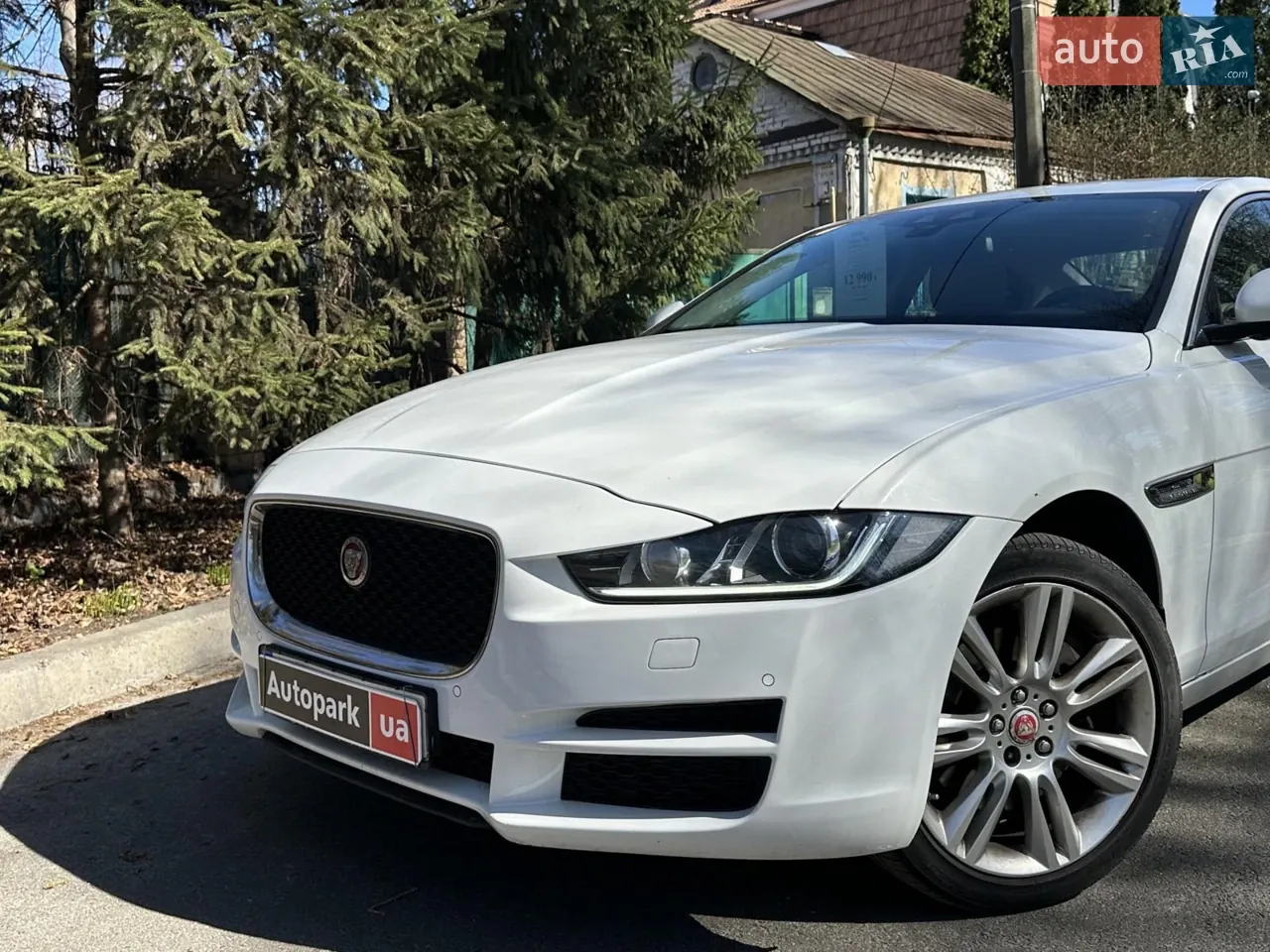 Jaguar Xe 2015 photo 2