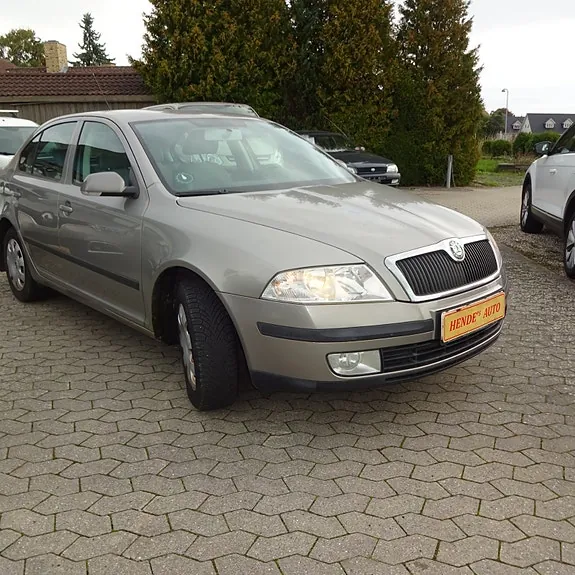 Skoda Octavia 2009 photo 2