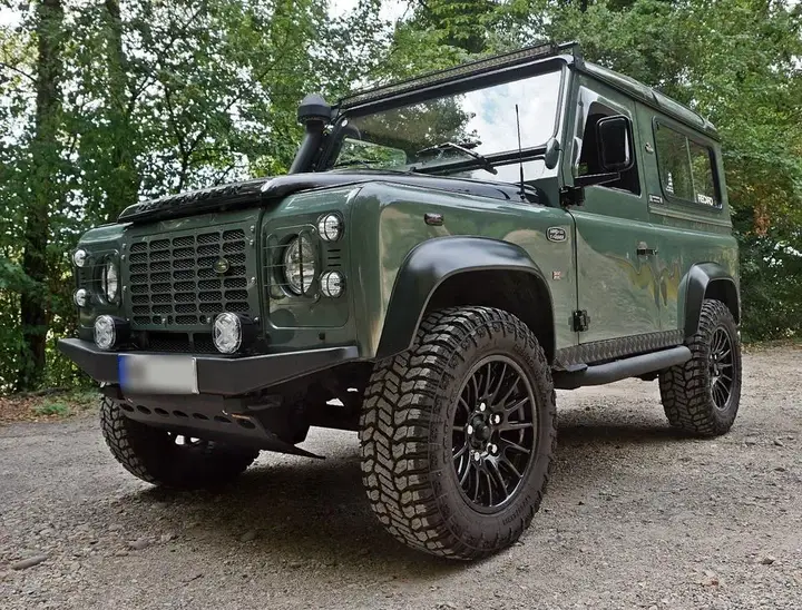 Land Rover Defender 90