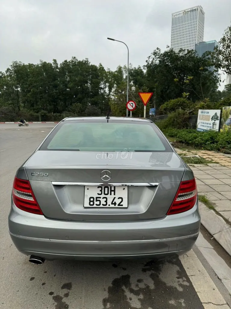 Mercedes-Benz C-Class 2011 photo 2