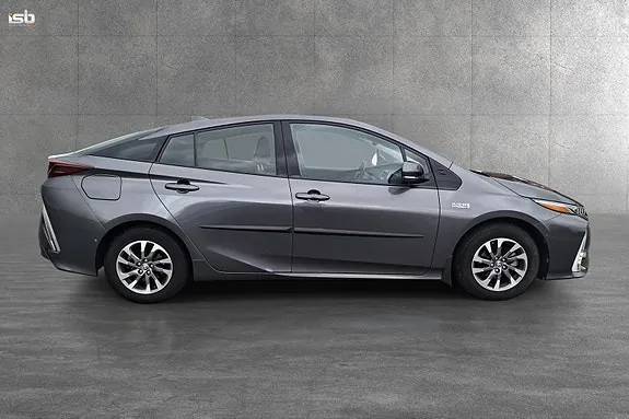 Toyota Prius 2017 photo 2