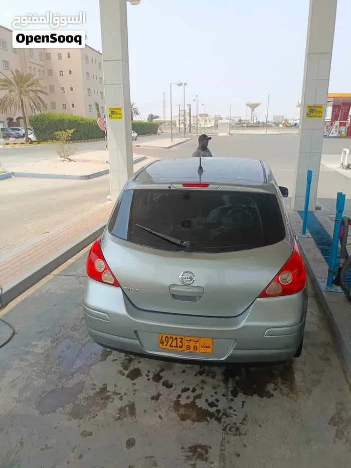Nissan Tiida 2010 photo 2