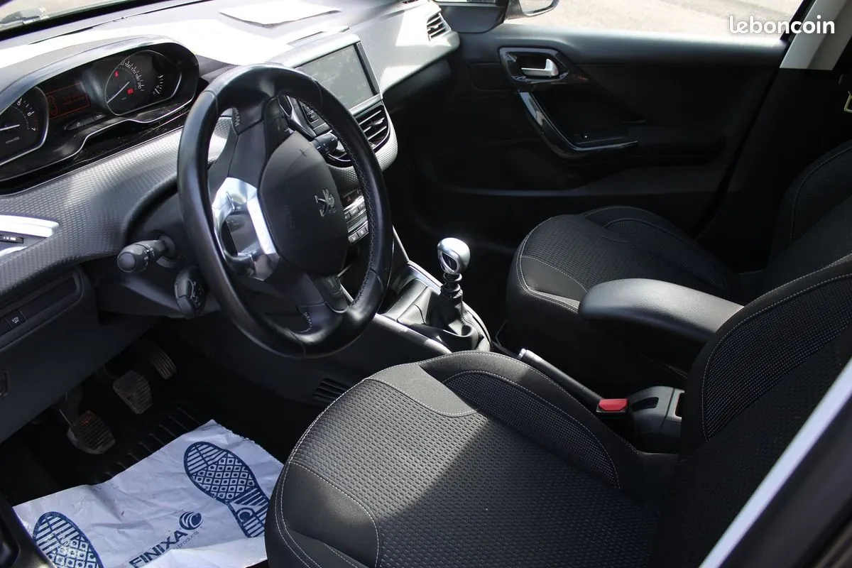 Peugeot 208 2018 photo 5