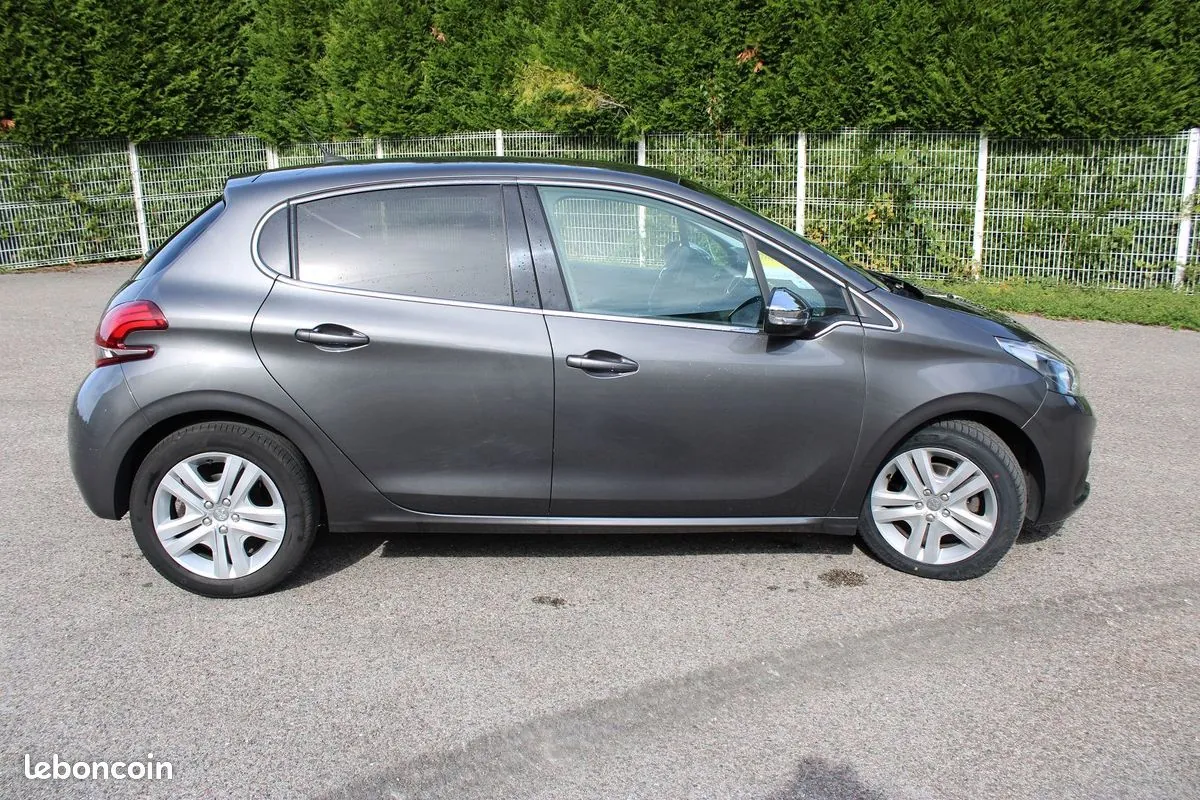Peugeot 208 2018 photo 2