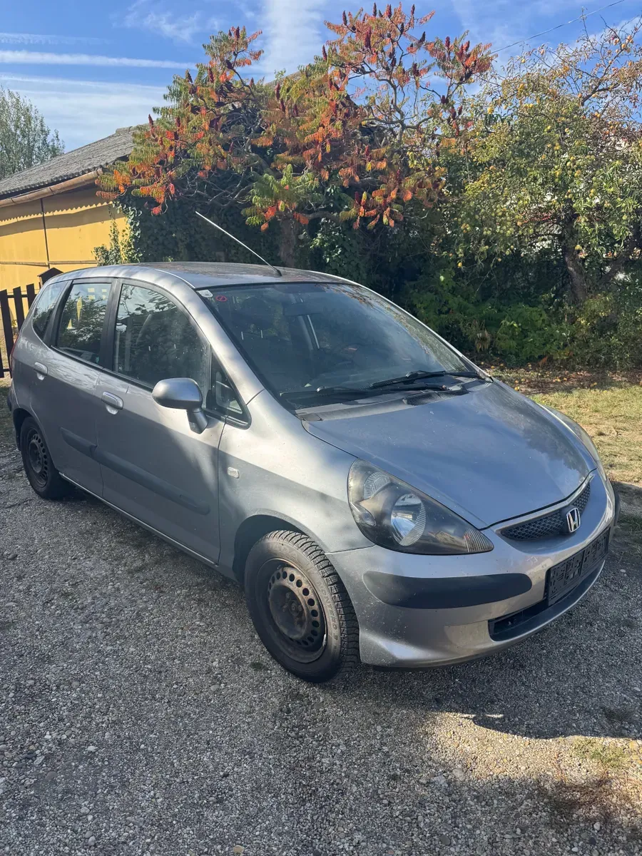 Honda Jazz 2005 photo 2