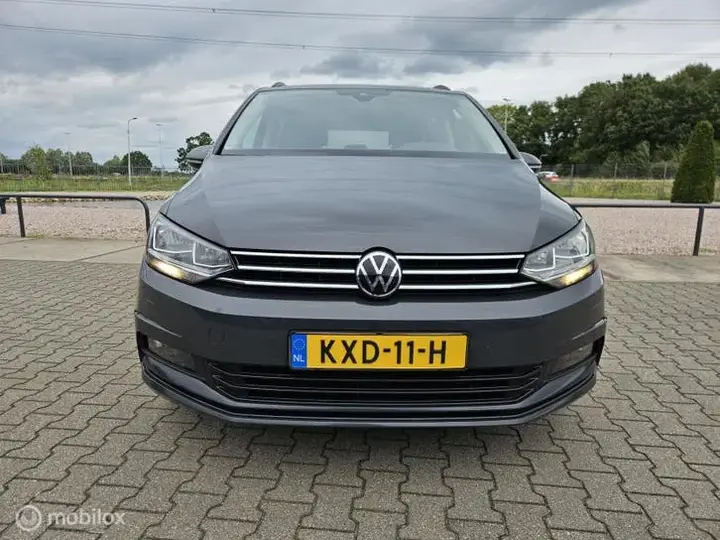 Volkswagen Touran 2021 photo 2