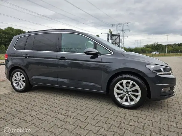 Volkswagen Touran 2021 photo 3