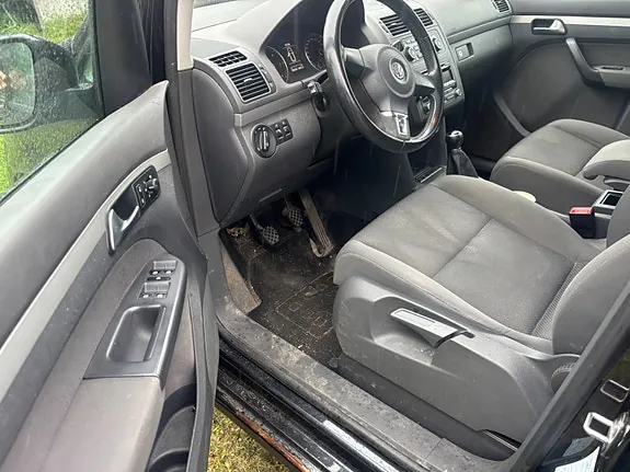 Volkswagen Touran 2012 photo 4