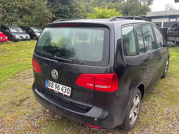 Volkswagen Touran 2012 photo 2