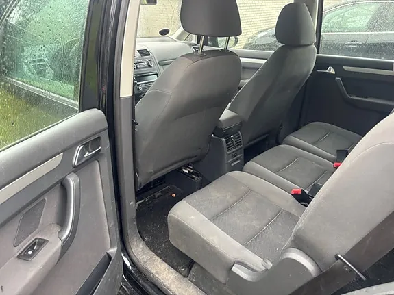 Volkswagen Touran 2012 photo 5