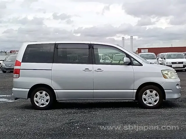 Toyota Noah 2007 photo 5