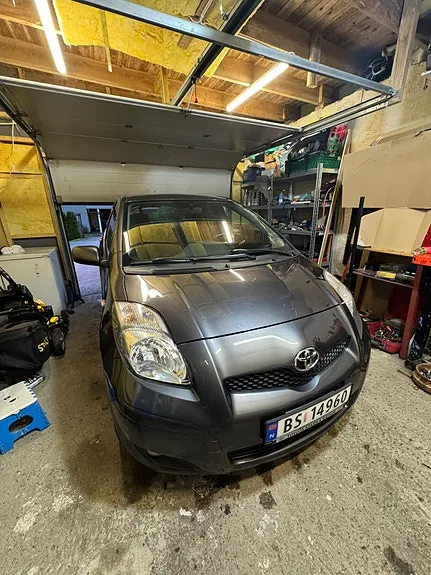 Toyota Yaris 2010 photo 2