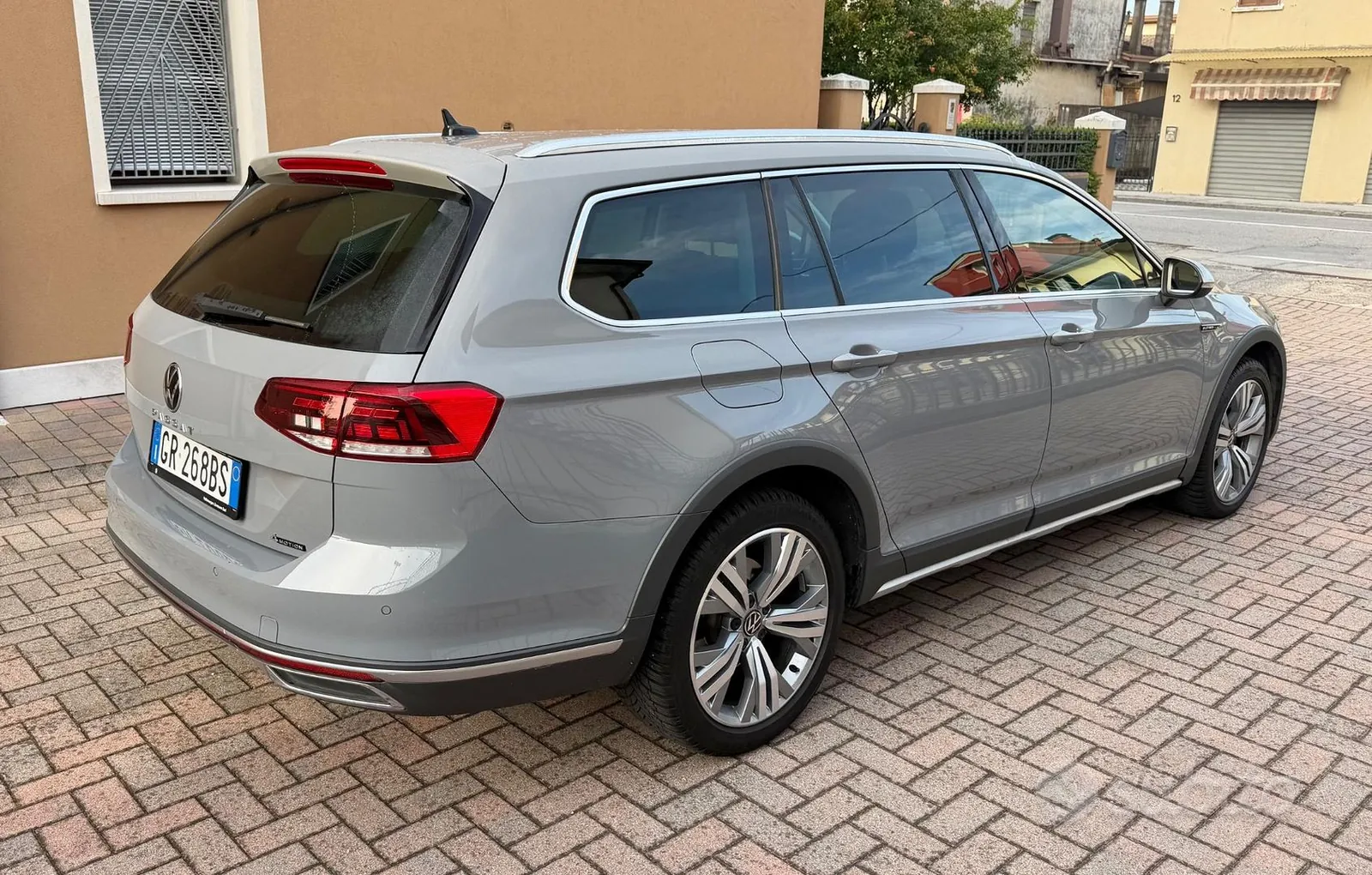 Volkswagen Passat Alltrack 2023 photo 2