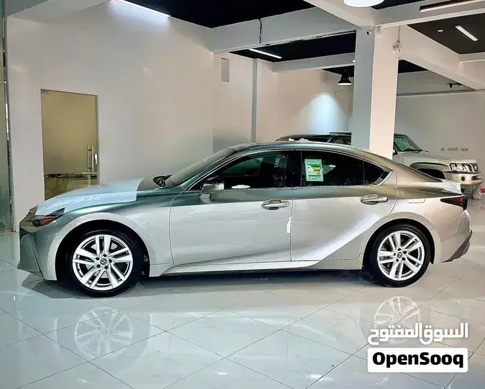 Lexus Is 300 2025 photo 3