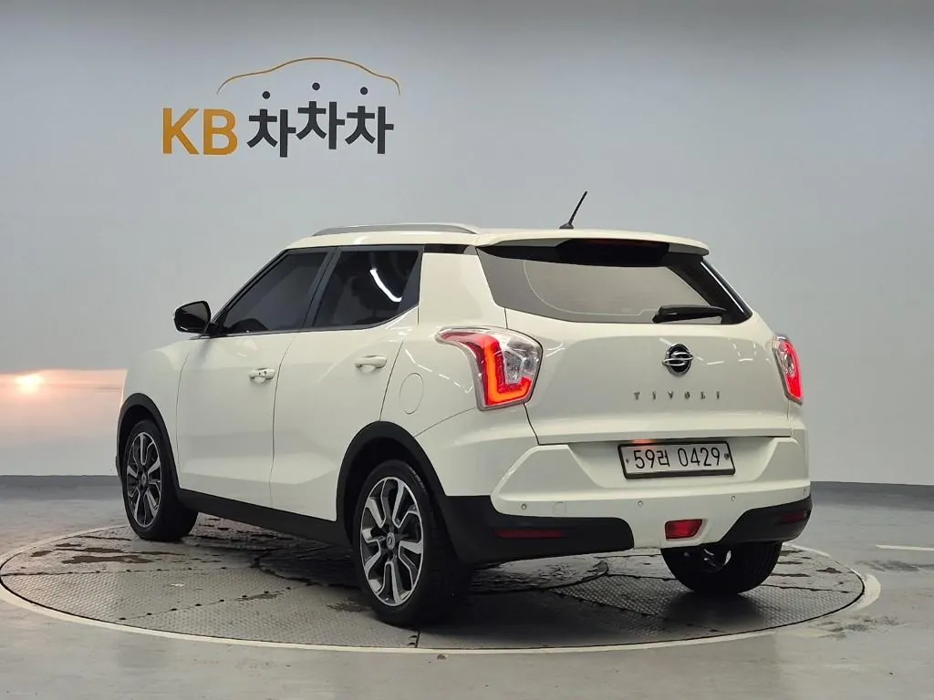 KG Mobility Tivoli 2016 photo 2