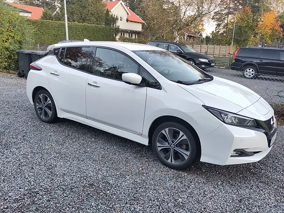 Nissan Leaf 2021 photo 2