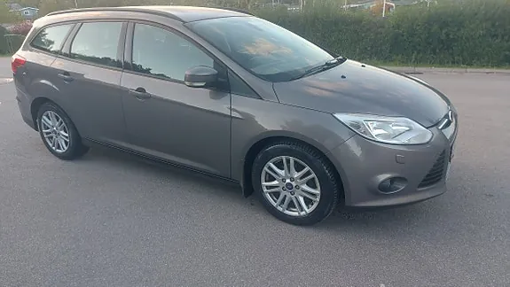 Ford Focus 2012 photo 2