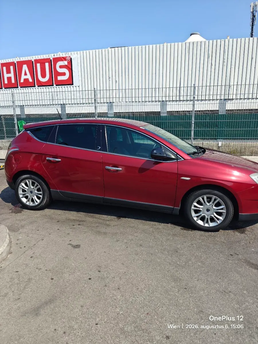 Lancia Delta 2010 photo 2