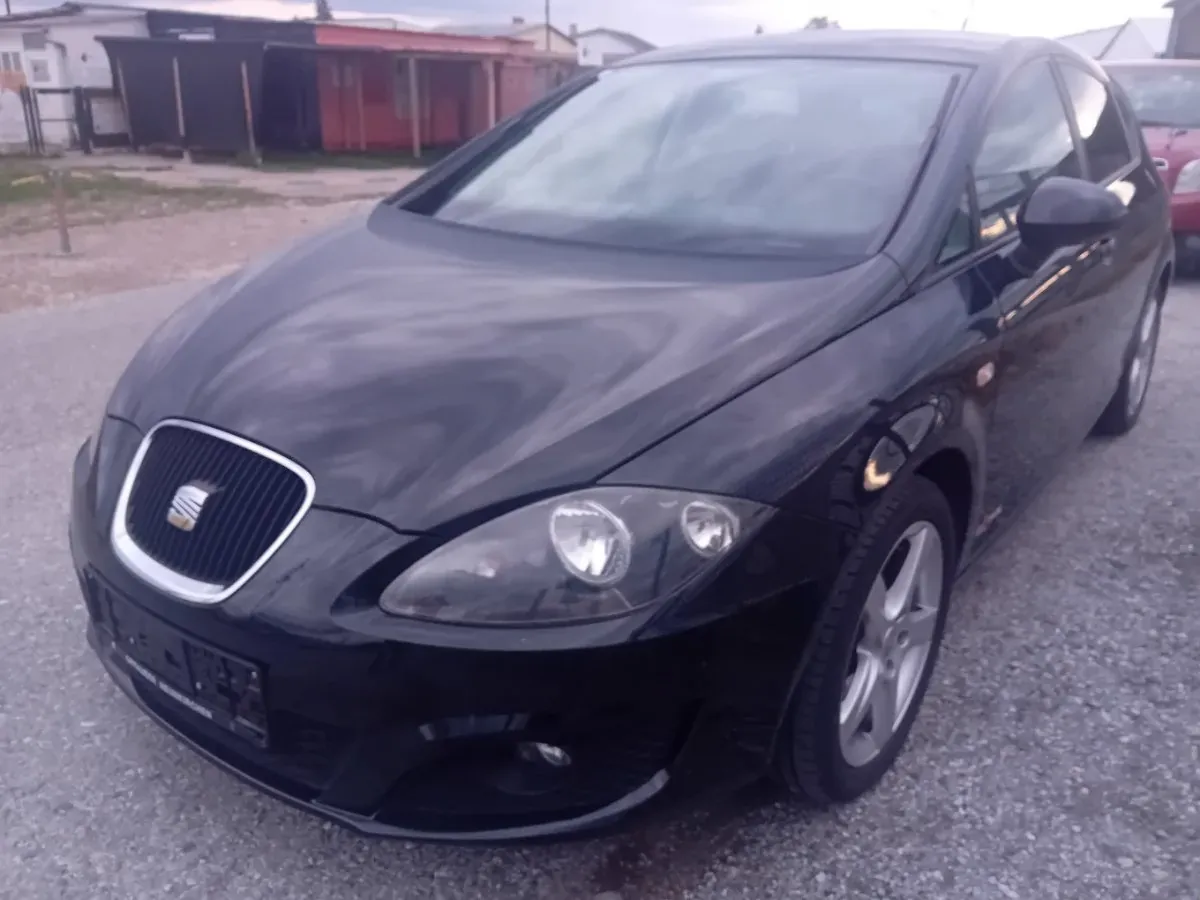 Seat Leon 2012 photo 2
