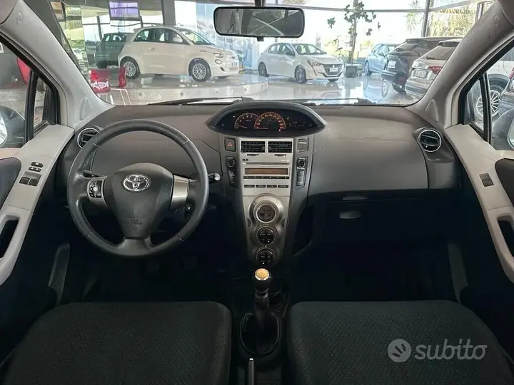 Toyota Yaris 2010 photo 5