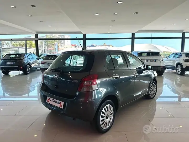 Toyota Yaris 2010 photo 3