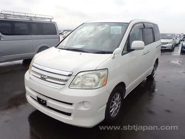 Toyota Noah X 2006 photo 2