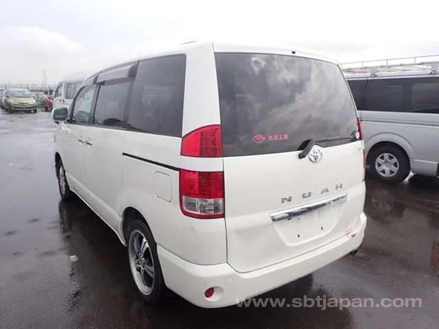 Toyota Noah X 2006 photo 3