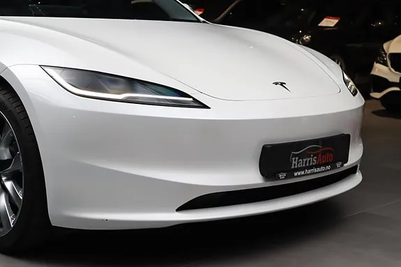 Tesla Model 3 2024 photo 2