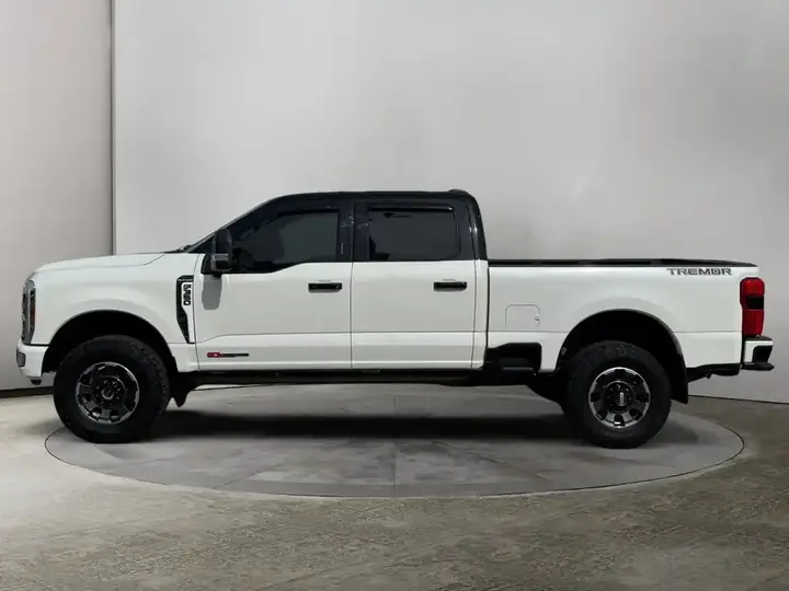 Ford F-350 Super Duty 2024 photo 2