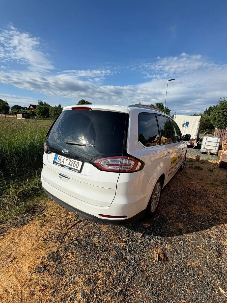 Ford Galaxy 2010 photo 2