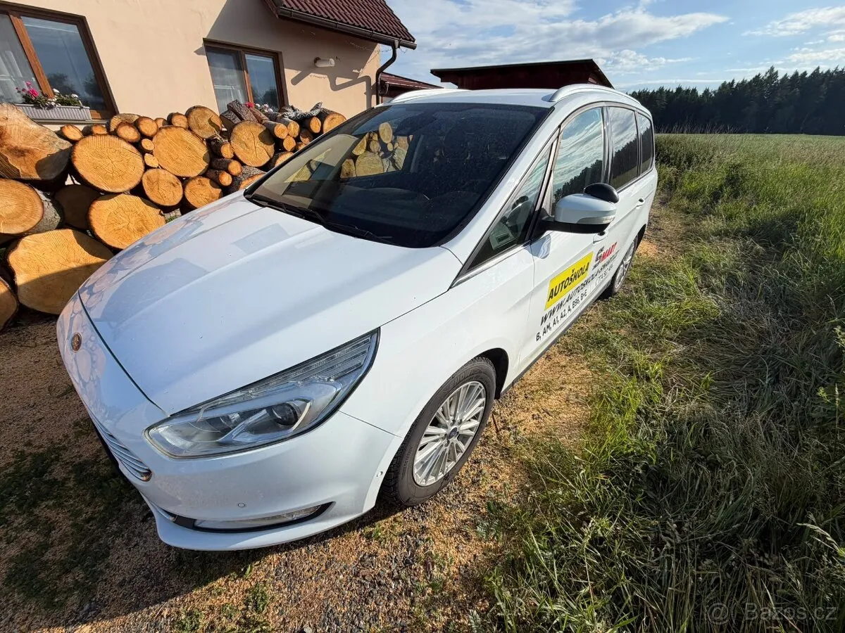 Ford Galaxy 2010 photo 4