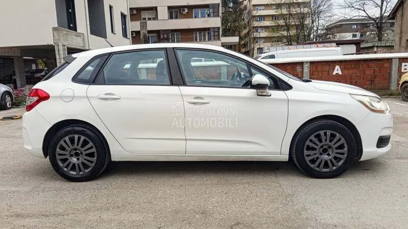 Citroen C4 2011 photo 2
