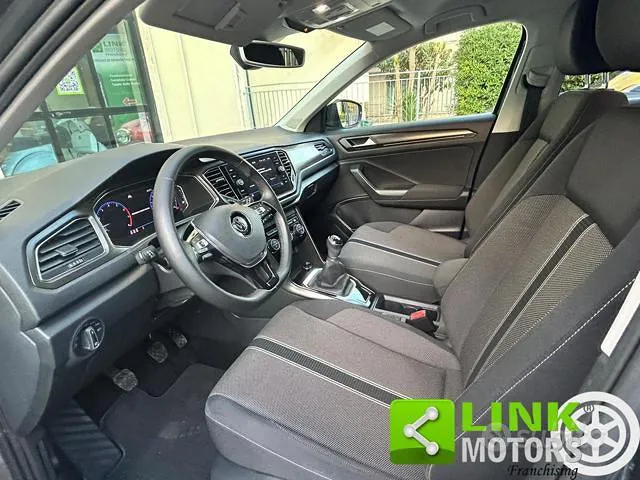 Volkswagen T-Roc 2019 photo 2