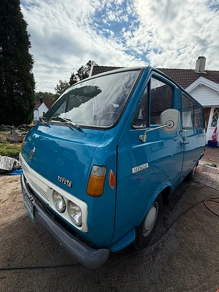 Toyota Hiace 1974 photo 2