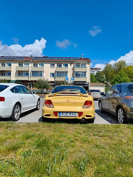 Hyundai Coupe 2000 photo 2