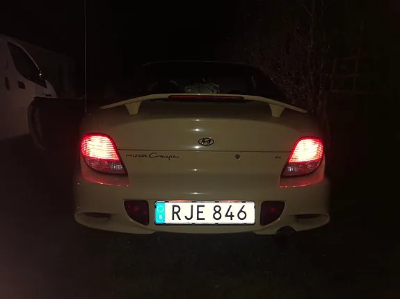 Hyundai Coupe 2000 photo 4