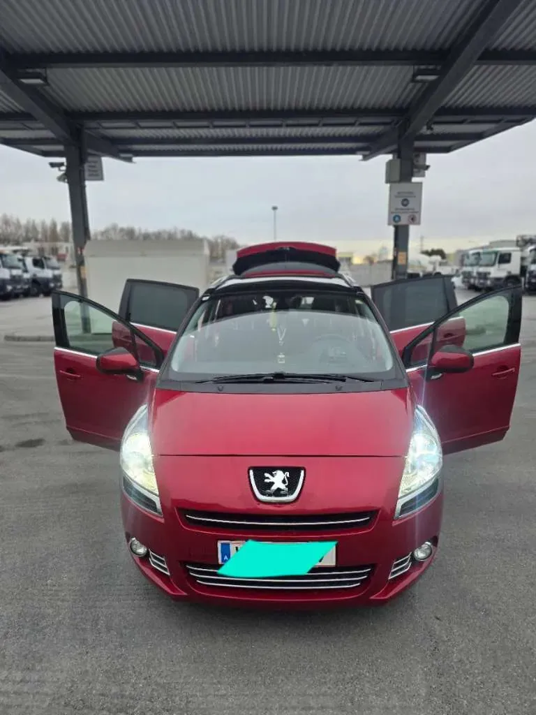 Peugeot 5008 2012 photo 2