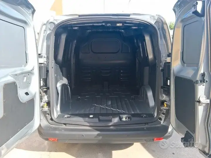 Ford Transit Courier 2025 photo 3