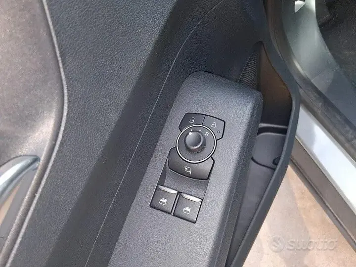 Ford Transit Courier 2025 photo 5