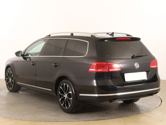 Volkswagen Passat Variant 2011 photo 3