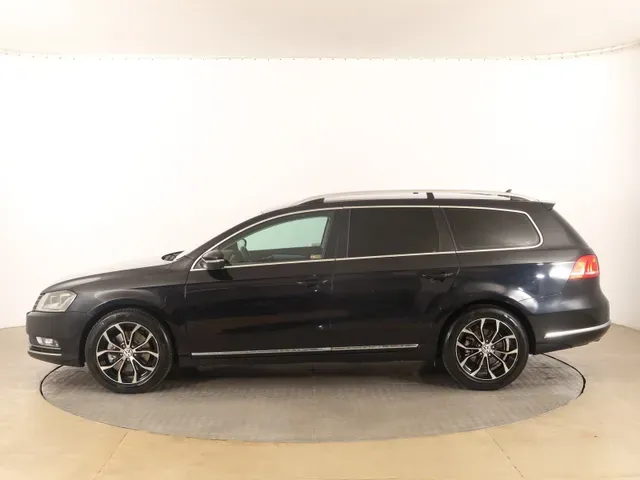Volkswagen Passat Variant 2011 photo 2