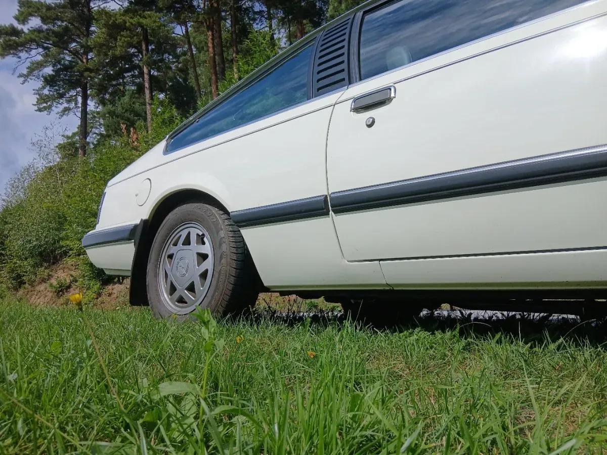 Opel Monza 1984 photo 2
