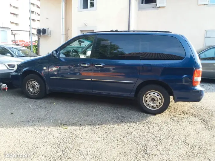 Kia Carnival 2005 photo 2