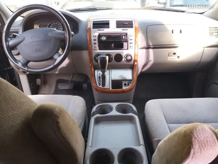 Kia Carnival 2005 photo 3