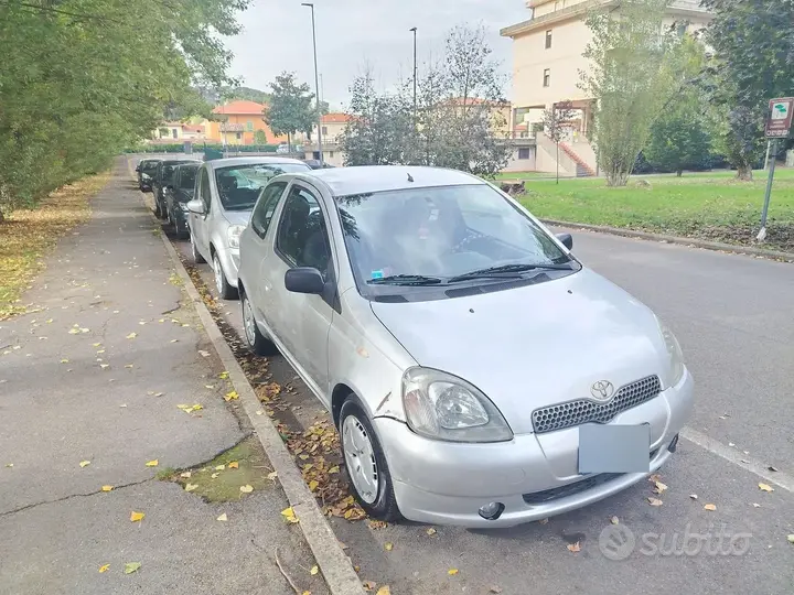 Toyota Yaris 2001 photo 2