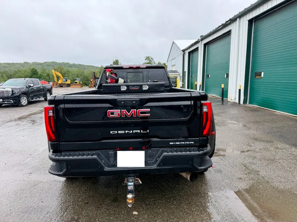 GMC Sierra 3500Hd Denali 2024 photo 5