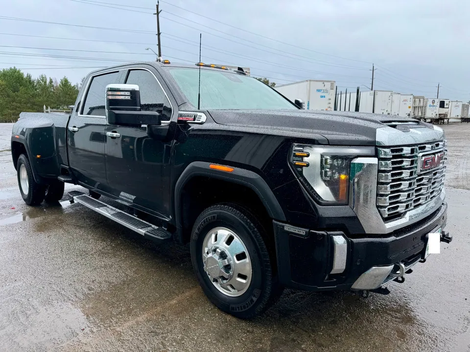 GMC Sierra 3500Hd Denali 2024 photo 3