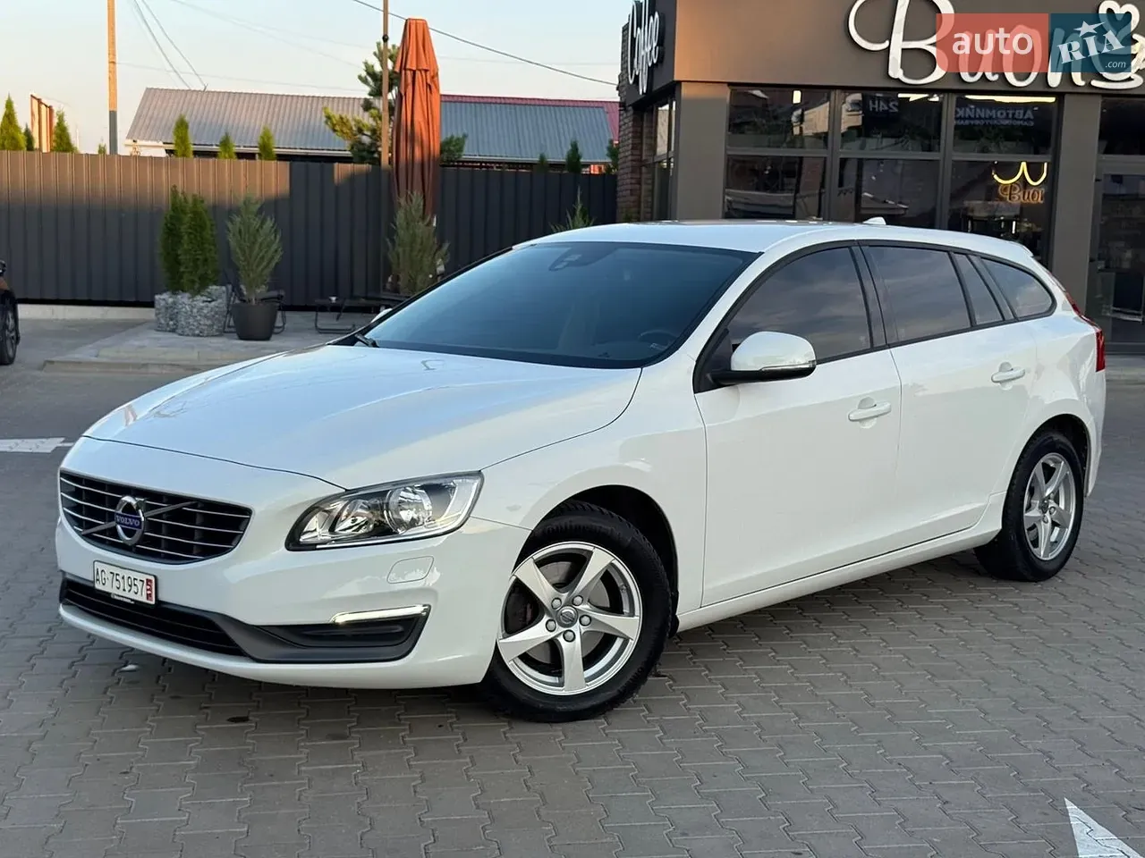Volvo V60 2015 photo 5